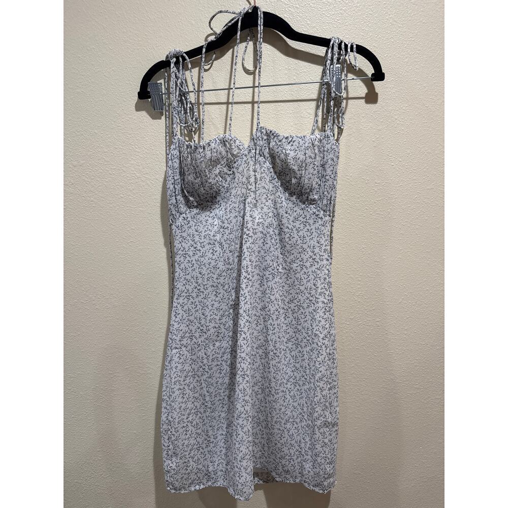 Ezili Roca Dainty Floral Dress size Medium NEW